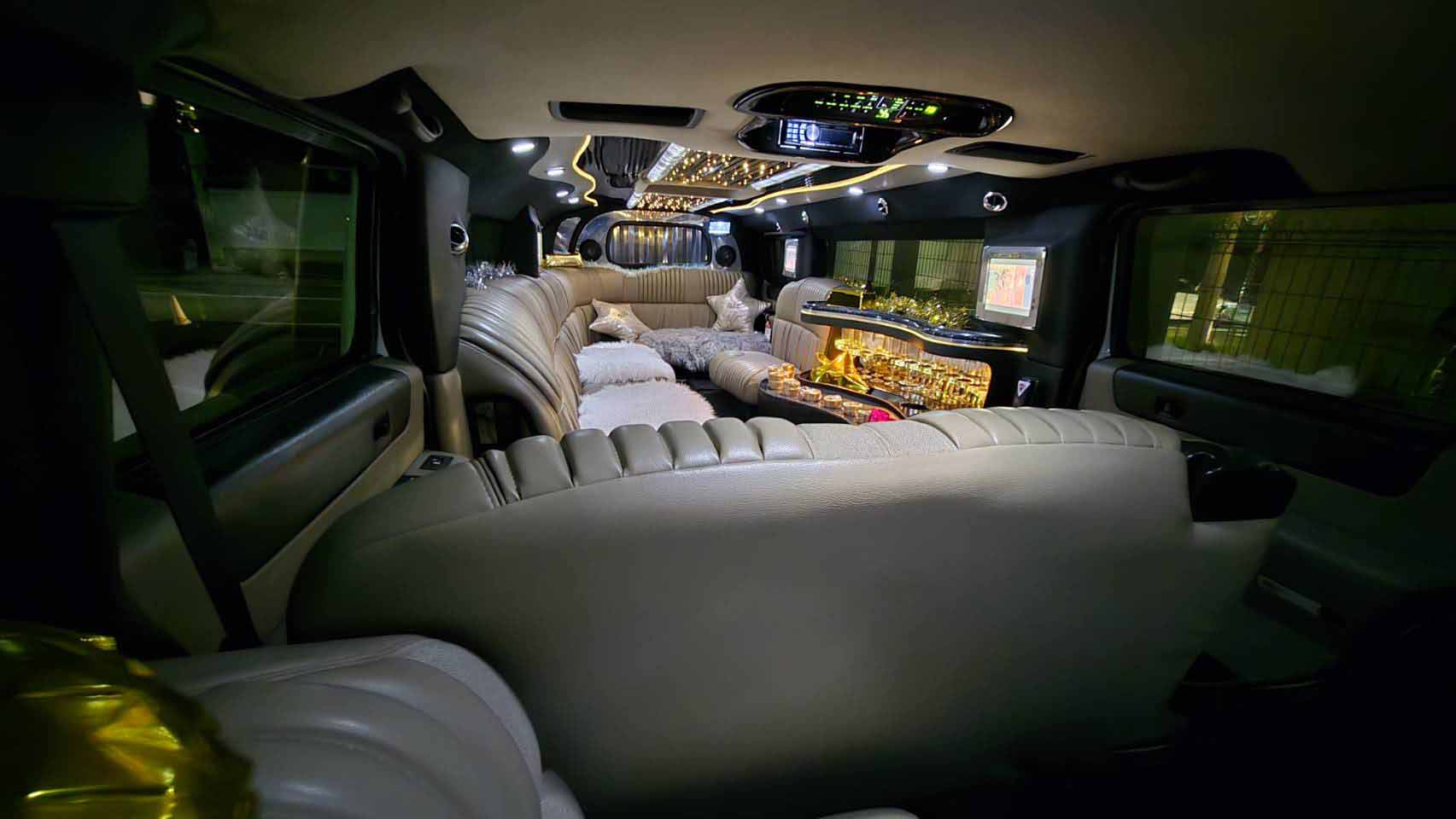 HUMMERリムジン内装
